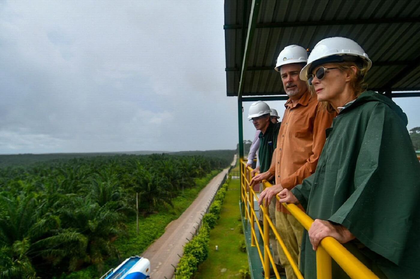 REUNIÓN. La embajadora estadounidense en Perú, Lisa Kenna, decidió visitar las instalaciones de Ocho Sur, empresa relacionada a una carpeta fiscal por deforestación.