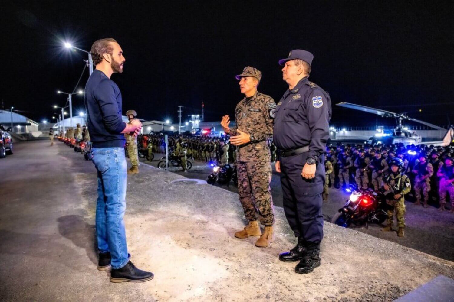 FUERZAS DEL ORDEN. El presidente Nayib Bukele cuenta con el respaldo de la Policía y las fuerzas militares para continuar con su "guerra contra las pandillas".