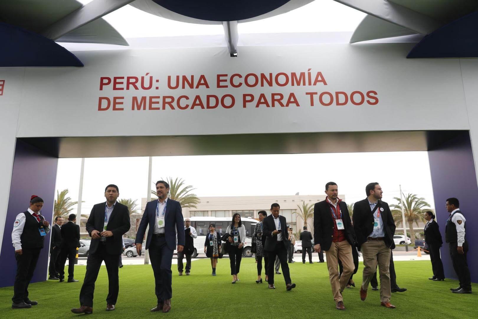 PARTICIPACIÓN. Especialistas consideran que para que la economía avance, se necesita que el sector privado levante la voz cuando la institucionalidad del país está en riesgo.