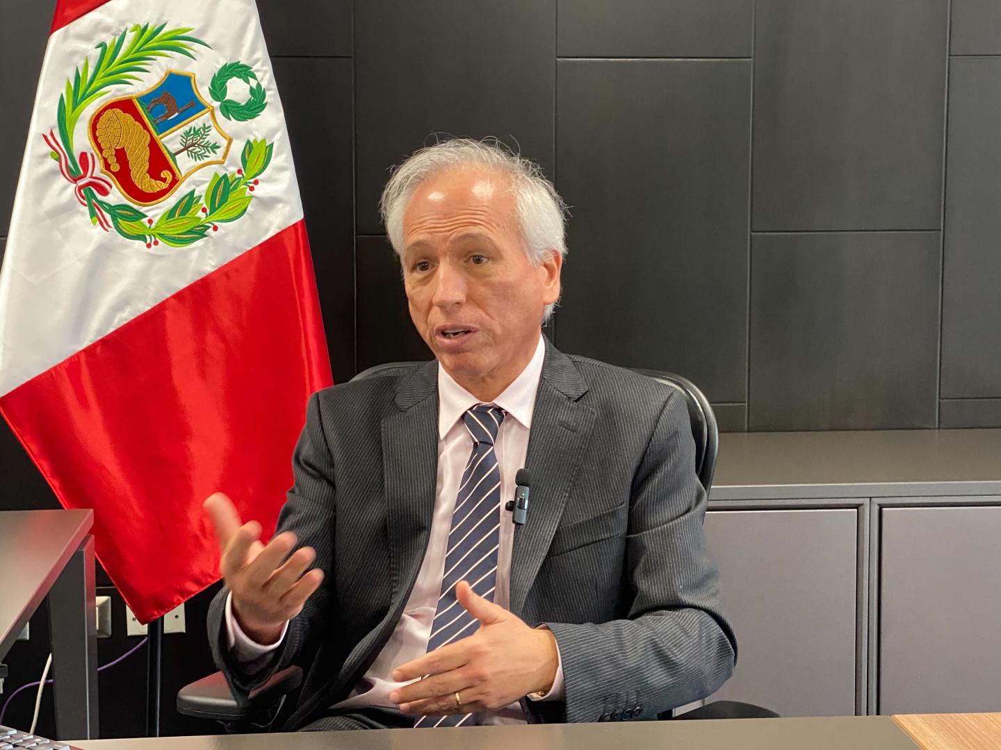 ILEGAL. “Todo este trámite en el Congreso está invalidado desde el punto de vista legal y constitucional. La Constitución garantiza a todo ciudadano un debido proceso".