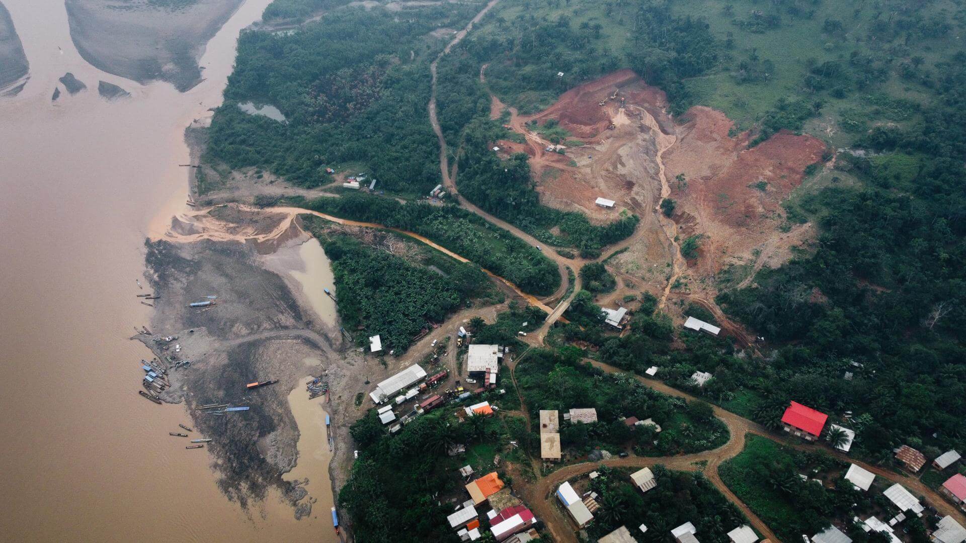 BOLIVIA. Al norte del departamento de La Paz, el río Kaka presenta serios daños productos del mercurio usado en la minería.