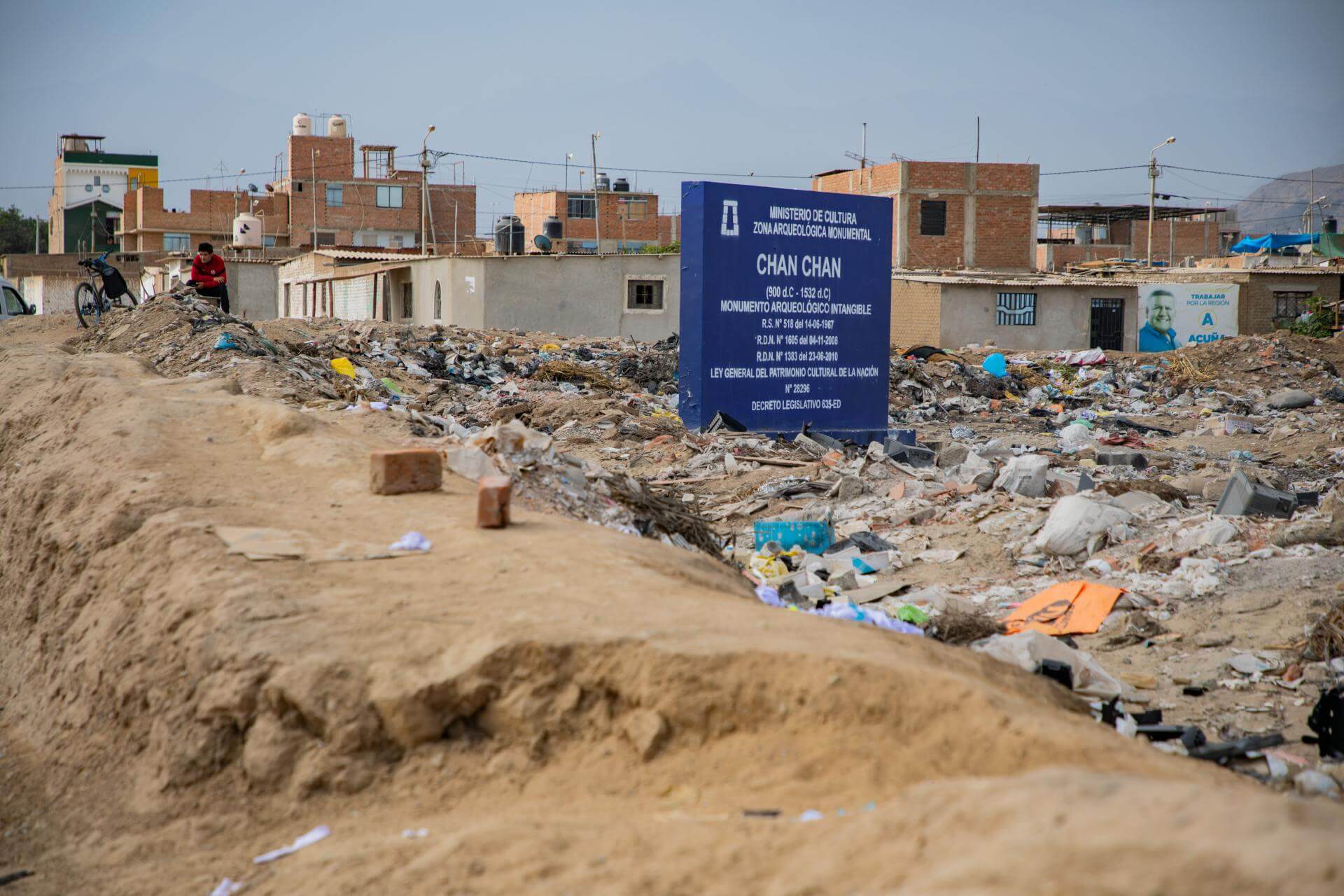 ABANDONO. Ingreso al complejo de Chan Chan. Es la más grande ciudadela de barro, pero también es el sitio patrimonial del Perú en la lista de peligro de la Unesco.