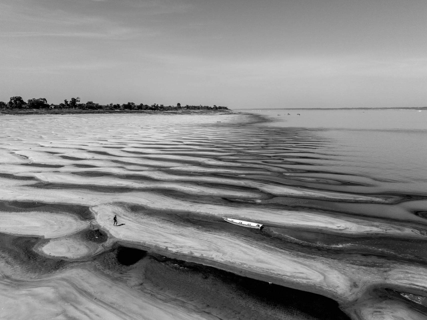 IMPACTOS. Las aguas del río Solimoes, como se llama al Amazonas en el lado de Brasil, se han secado en varias zonas de Manaos.