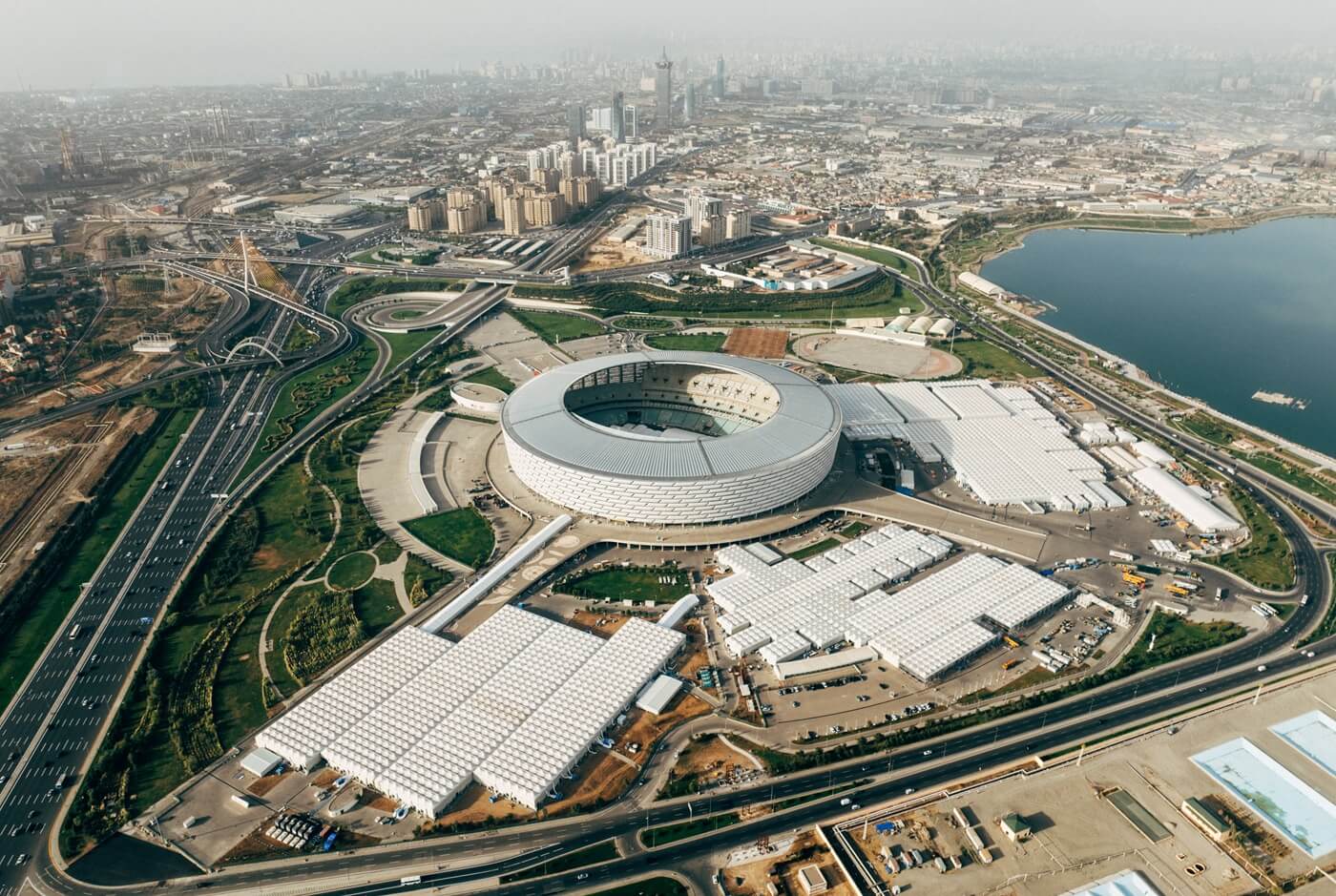 SEDE. Bakú, capital del petroestado de Azerbaiyán, será el punto donde más de 190 delegaciones del mundo discutirán sobre las medidas para enfrentar la crisis climática. 