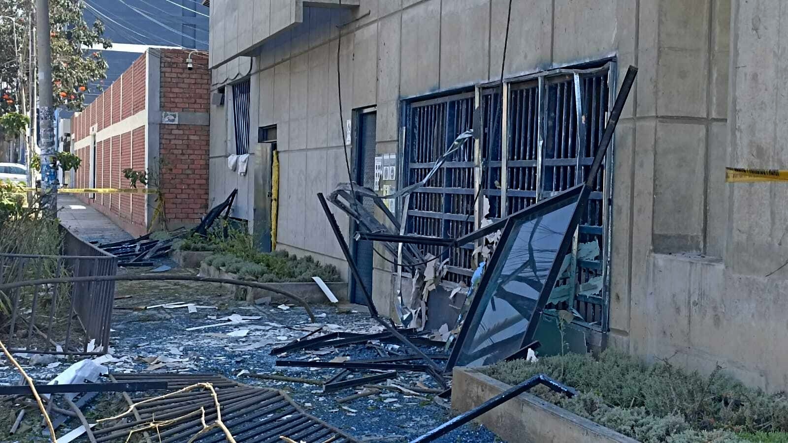 VIOLENCIA. La explosión causó daños materiales a sede de la Fiscalía en Trujillo, La Libertad, donde gobierna Alianza para el Progreso de César Acuña desde hace dos décadas.