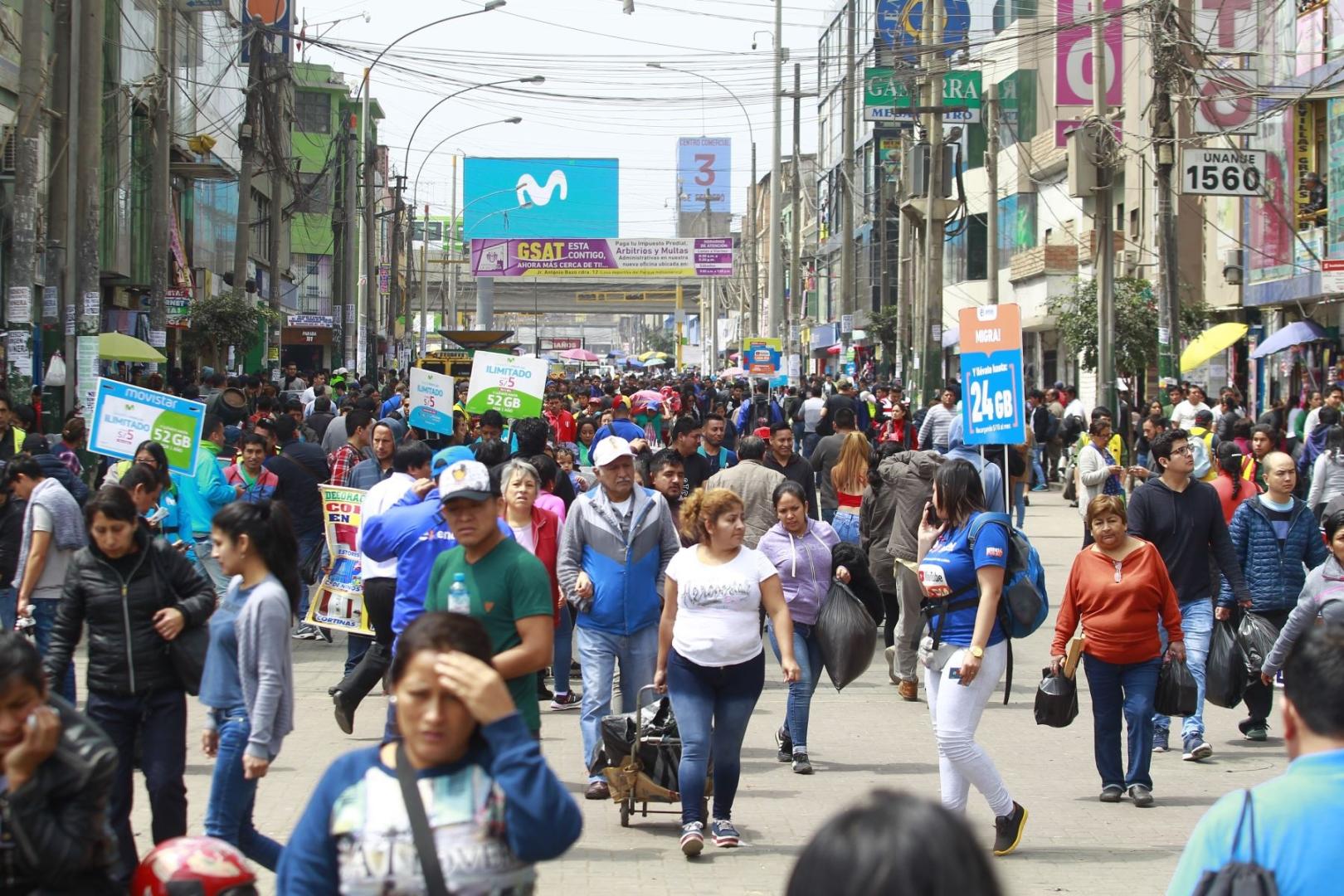 ALERTA. Expertos advierten que se "viene incubando un riesgo" en el país, al mantener un déficit elevado mientras no se pone límite al gasto ni se plantean reformas.