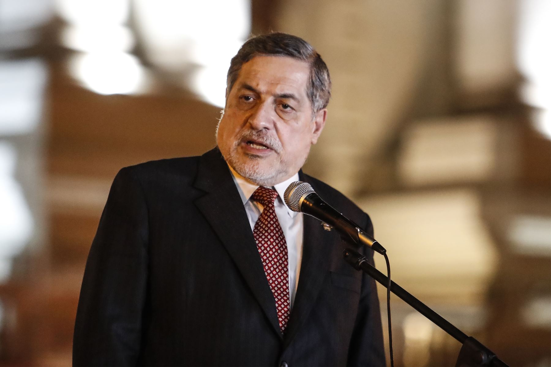 Es falsa la versión del congresista Bustamante acerca de que en otros países las mujeres científicas no superan el 33%