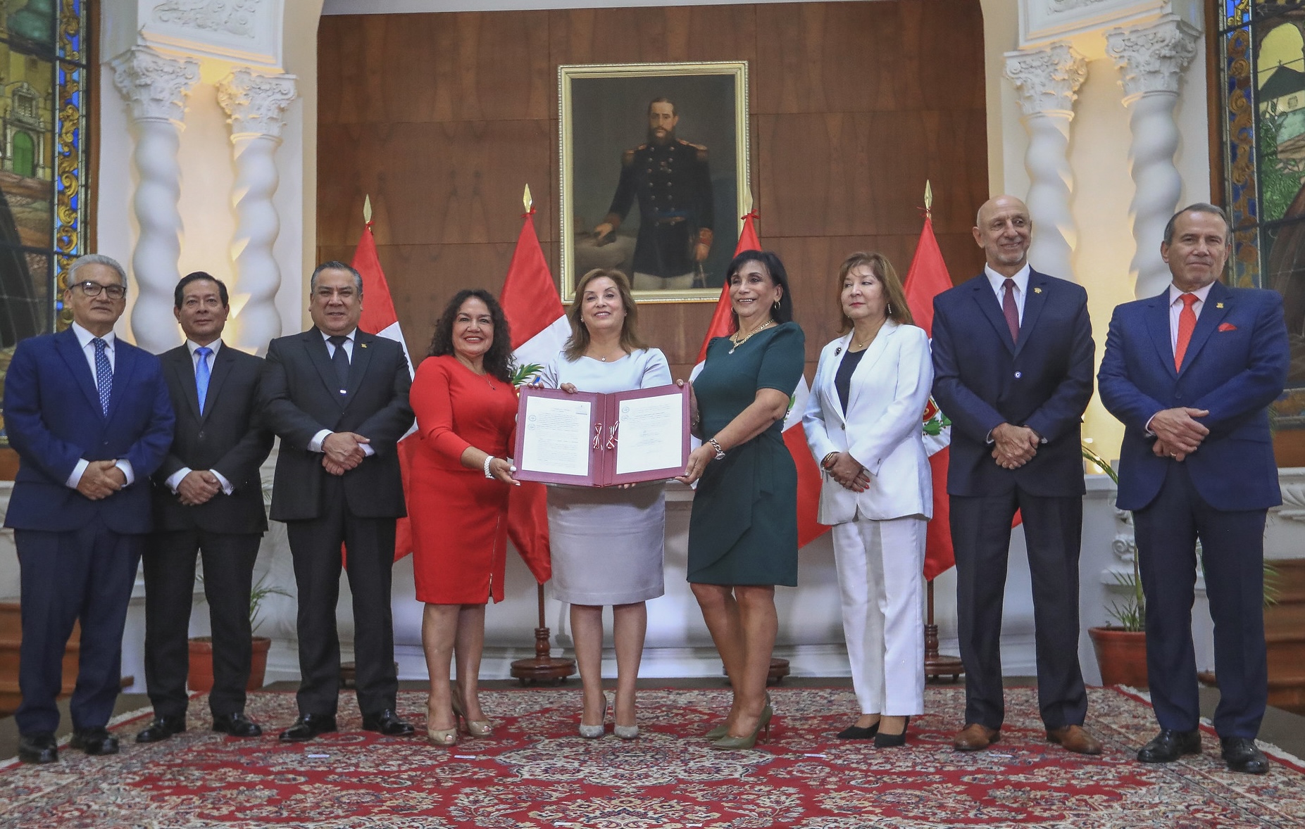 ALLIANCE. Dina Boluarte, her ministers and the head of the APCI, together with congressmen from Keiko Fujimori's and César Acuña's parties.