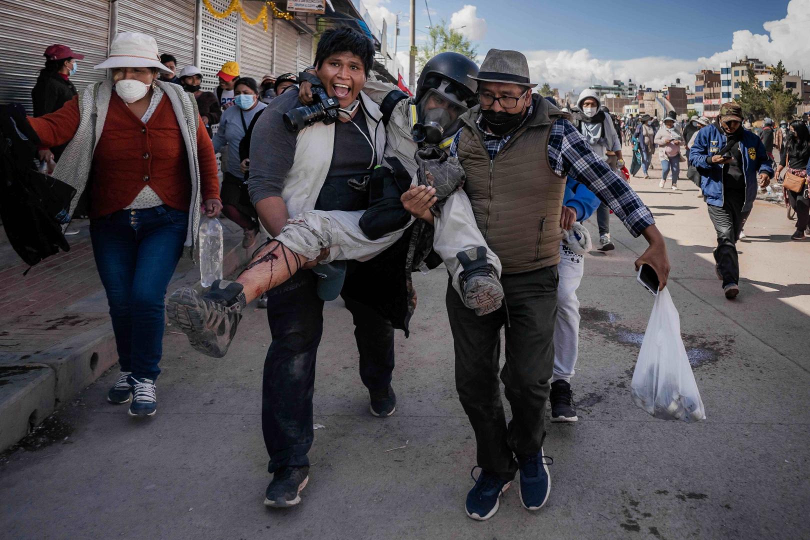 BOLUARTE. Las fuerzas del orden han incrementado la represión contra los periodistas en protestas.