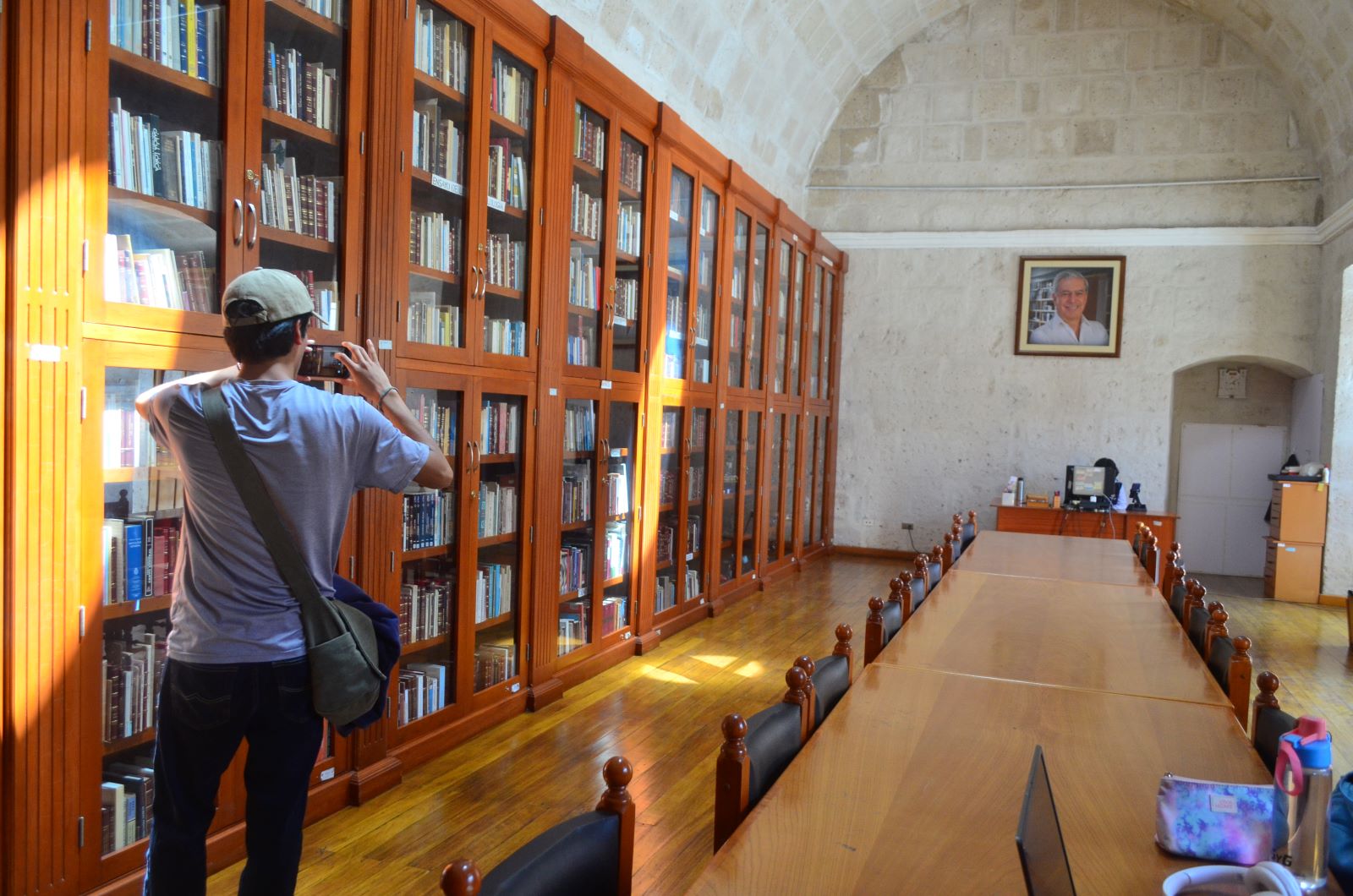 HERENCIA. La Biblioteca de Mario Vargas Llosa alberga más de 20.000 libros donados por el nobel a su ciudad natal.