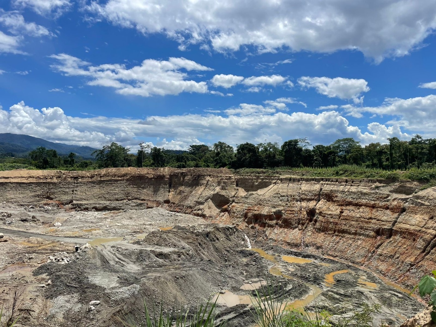 ESTRATEGIA. La minería ilegal del Ecuador ha encontrado en bandas criminales a sus nuevos aliados para exportar el oro que extraer de manera ilegal. 