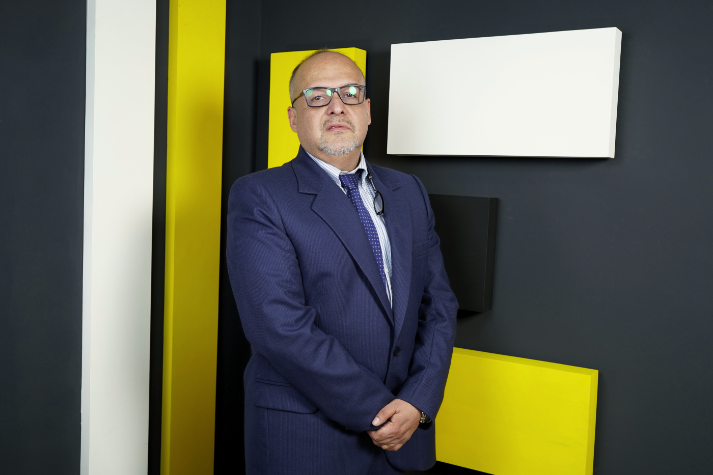 NEGOCIO. El fiscal coordinador de las FEMA, Frank Almanza, advierte que la minería ilegal mueve seis o siete veces más dinero que el narcotráfico. 