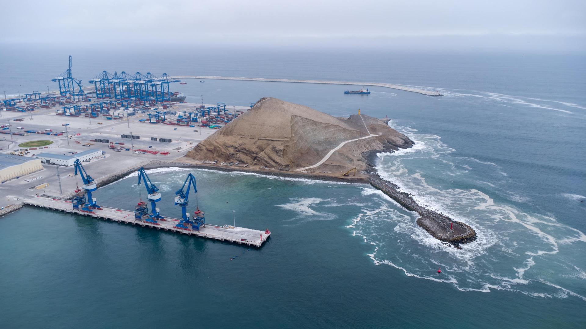 CUESTIONADO. El túnel tiene 1,8 kilómetros. En su recorrido, atraviesa propiedadades públicas y privadas e, incluso, un sitio arqueológico.