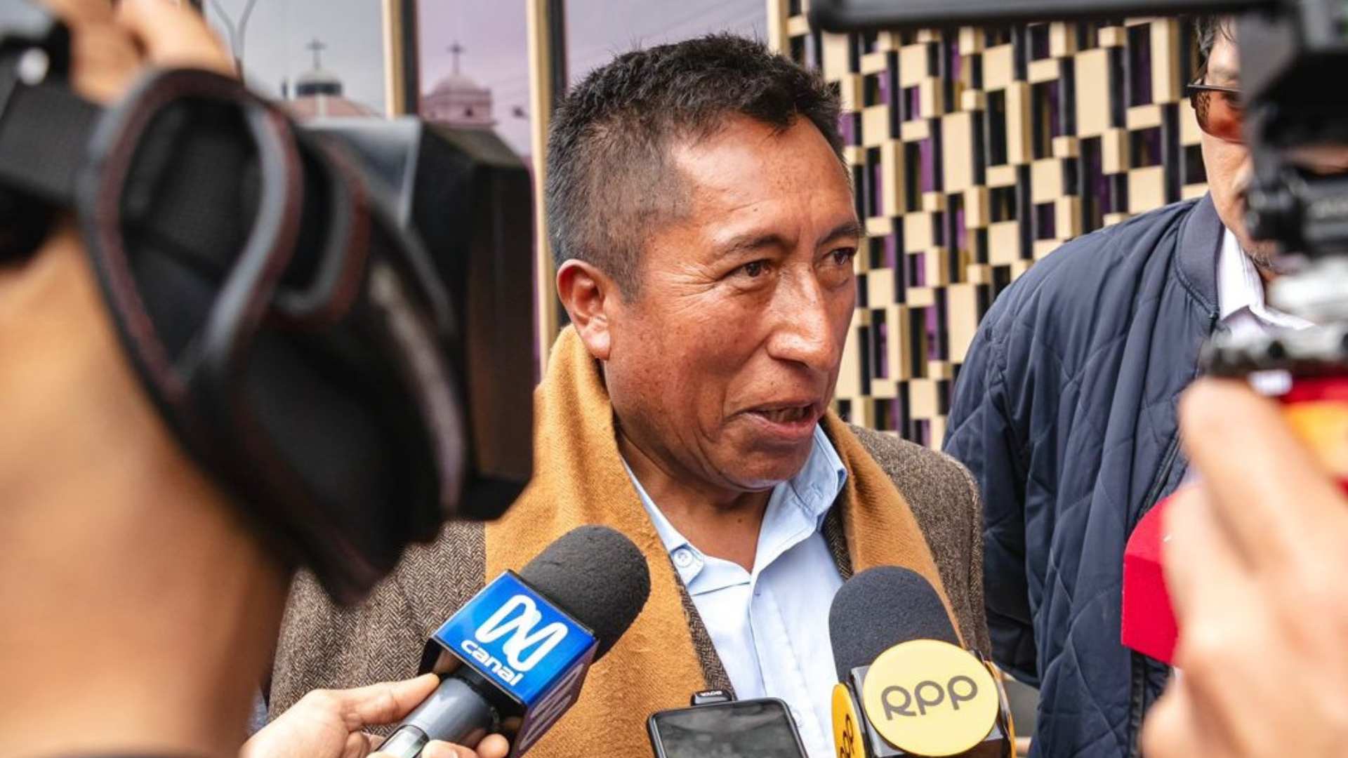 #Factchecking Es #FALSA la versión del candidato presidencial Alanoca sobre que el Congreso actual modificó más de 80 artículos de la Constitución.  