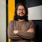 ADVERTENCIA. Omar Coronel señala que la violencia descontrolada deslegitima la protesta. Algunos hechos, incluso aislados, podrían ser usados por el régimen, añade.