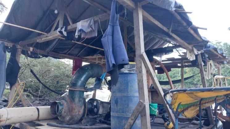 PEQUEDRAGA. La minería ilegal se expande en la cuenca del Cenepa con dragas artesanales y erosiona las bases de la organización indígena.