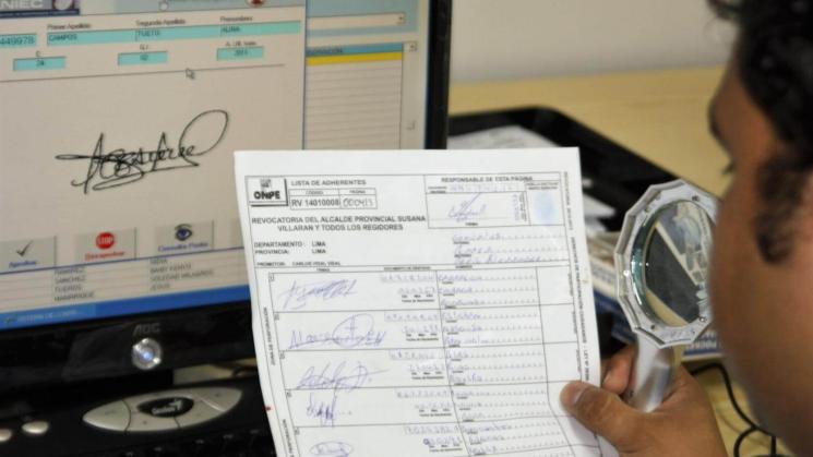 INCERTIDUMBRE. Con el anuncio del Reniec, las organizaciones políticas quedan sin una ruta definida para una inscripción certera y verificada.