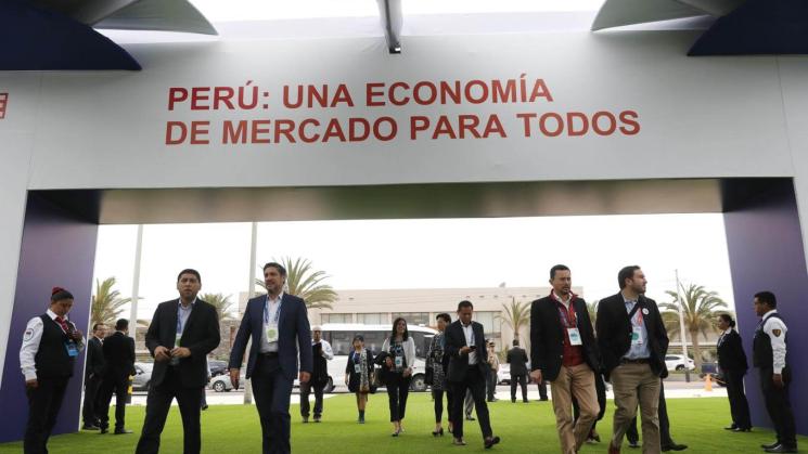 PARTICIPACIÓN. Especialistas consideran que para que la economía avance, se necesita que el sector privado levante la voz cuando la institucionalidad del país está en riesgo.