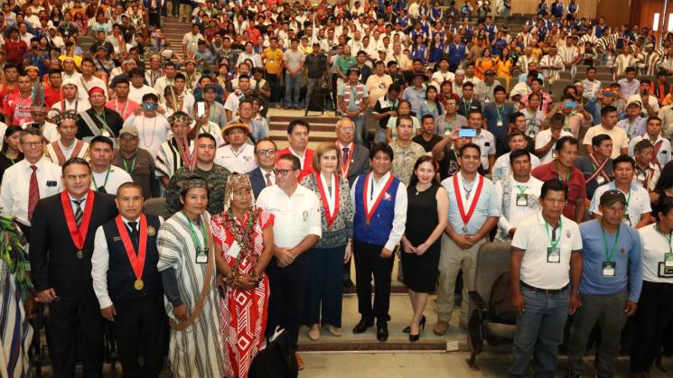 REUNIDOS. Presentes: congresistas y representantes de la Contraloría y del TC. No asistieron de los ministerios de Educación y Cultura, ni de entidades internacionales.