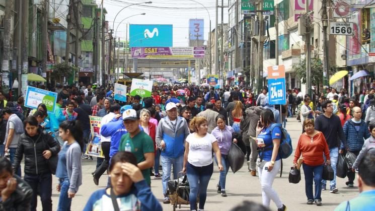 ALERTA. Expertos advierten que se "viene incubando un riesgo" en el país, al mantener un déficit elevado mientras no se pone límite al gasto ni se plantean reformas.