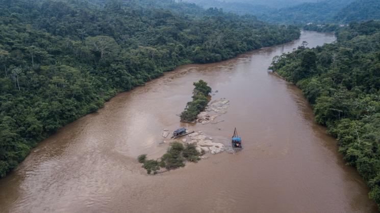 LEYENDA. La expansión de la minería ilegal terminará por devastar el ecosistema del distrito de El Cenepa, en Amazonas, afectando sus cuencas y cabeceras de ríos-