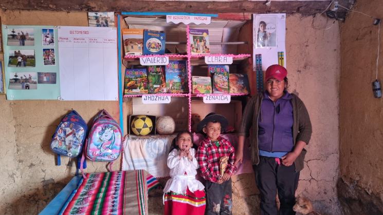 INICIATIVA. Los padres de la Institución Educativa 133, en el distrito de Curasco, Apurímac, han implementado bibliotecas en aulas y en sus casas con libros donados.