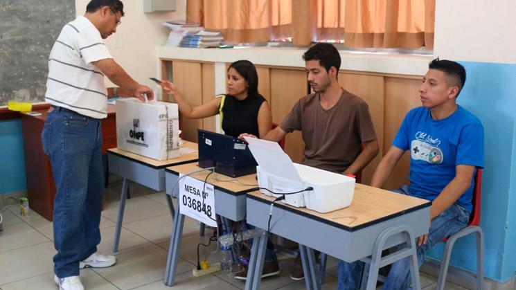 Por un país que tome decisiones informadas, hazte Aliado/a en este mes patrio.