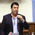 Es falso que el dictamen de retorno a la bicameralidad indica que la reelección parlamentaria es por un solo periodo