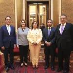 RESPONSABLES. Dina Boluarte y el presidente del TC, Francisco Morales Saravia (Izq.).