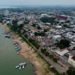 BRASIL. Vista aérea de Itaituba, una ciudad conocida por la intensa actividad de extracción de oro en el valle del río Tapajós.