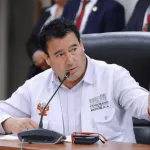 Es engañosa la versión del congresista Martínez sobre que el gobierno de Toledo quitó la facultad de investigar a la Policía .