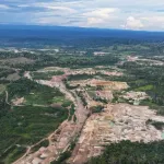 IMPACTO. El río Yuyapichis está siendo arrasado por la minería ilegal, que ingresa a la zona cada vez con más herramientas, como las retroexcavadoras.