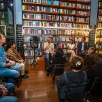 ENTRE LIBROS. El programa Aliados/as celebró su aniversario en la librería Book Vivant junto a los fundadores de OjoPúblico.