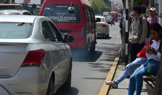 CONTAMINACIÓN. Vehículos son la principal fuente de emisión de material particulado, que daña la salud. 