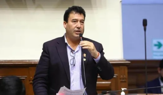 Es falso que el dictamen de retorno a la bicameralidad indica que la reelección parlamentaria es por un solo periodo