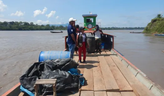 DEFENSORES EN PELIGRO. Indígenas del pueblo wampís decomisan madera de actores ilegales en Amazonas, a riesgo de sus propias vidas. 