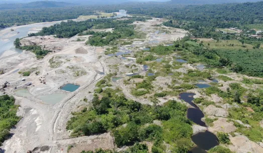 ECUADOR. This is how the Yutzupino sector, which experienced the illegal gold rush between December 2021 and February 2022, was left. Although to a lesser extent, illegal activities have not ceased.