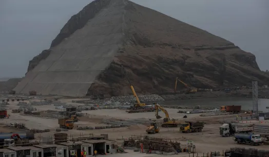 IRREGULAR. En 2021, la APN otorgó la exclusividad de los servicios esenciales del puerto de Chancay a Cosco Shipping, a pesar de que no estaba facultada para hacerlo.