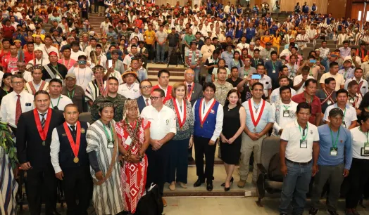 REUNIDOS. Presentes: congresistas y representantes de la Contraloría y del TC. No asistieron de los ministerios de Educación y Cultura, ni de entidades internacionales.
