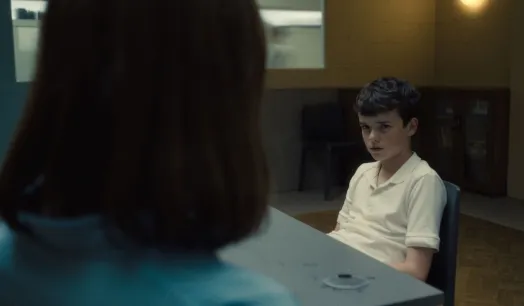 "ADOLESCENCIA". La serie cuestiona a los adultos, al sistema, a la escuela, a los discursos sobre autoridad y a la forma en que criamos y callamos.