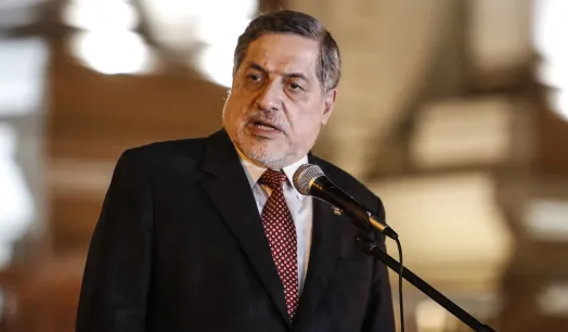 Es falsa la versión del congresista Bustamante acerca de que en otros países las mujeres científicas no superan el 33%