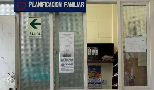 DESPROTECCIÓN. La falta de inversión y los discursos conservadores agravan el retroceso en la adquisición de métodos anticonceptivos.