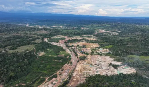 IMPACTO. El río Yuyapichis está siendo arrasado por la minería ilegal, que ingresa a la zona cada vez con más herramientas, como las retroexcavadoras.