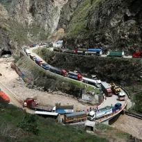 VÍA. La Carretera Central conecta Lima y el centro de Perú. Es una ruta comercial, así como un paso para la madera ilegal y otros productos ilícitos.
