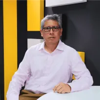 DEBATE. Marcel Velázquez señala que el extractivismo cultural es indesligable de nuestra historia y se vincula a experiencias coloniales.