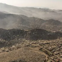 INEQUIDAD. Distritos con menos áreas verdes en Lima registran más calor que los que cuentan con ellas, lo que refleja una desigualdad frente a la crisis climática.