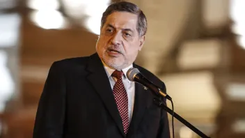 Es falsa la versión del congresista Bustamante acerca de que en otros países las mujeres científicas no superan el 33%